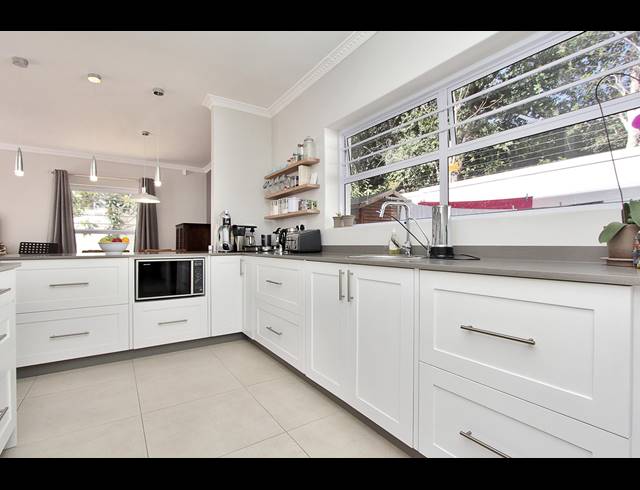 3 BEDROOM TOWNHOUSE TO LET IN KENILWORTH UPPER
